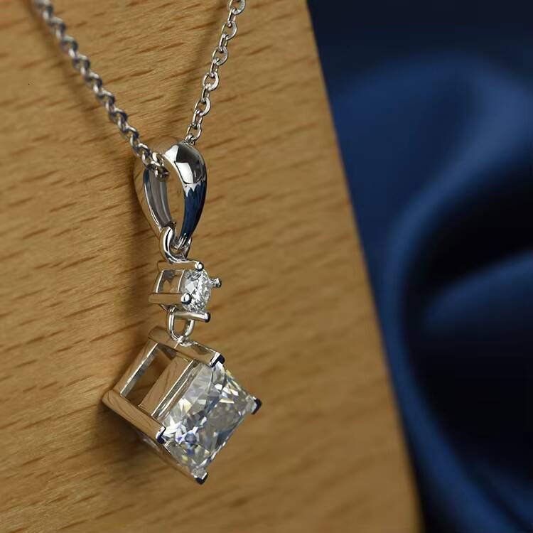 Trendy Jewelry 925 Silver Pendant Princess Cut Moissanite Diamond Necklace
