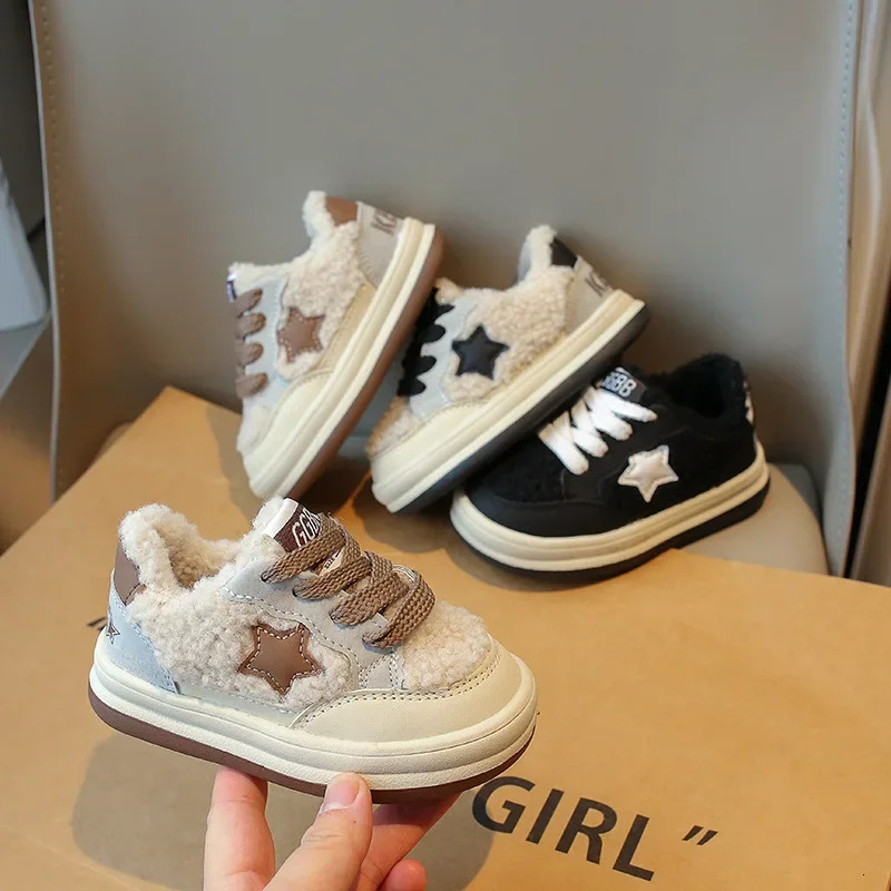 Cute celebrity winter plush warm baby shoes womens shoes soft soled silicone baby casual shoes 250409