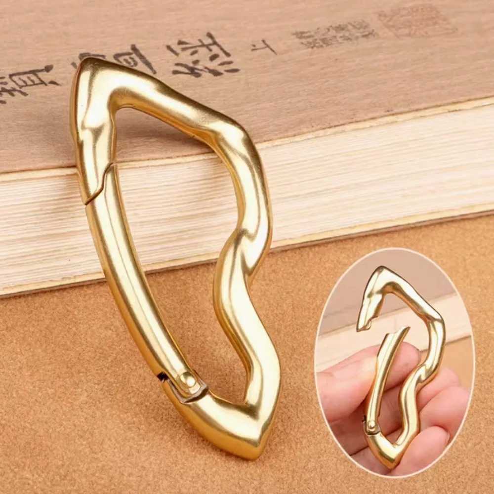 Irregular metal buckle mens spring keychain large car keychain punk bag waist buckle creative womens DIY keychainXJ250409