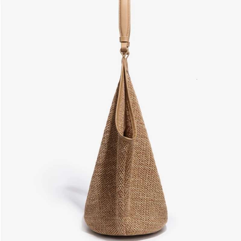 Stylish Raffia Grass Woven 2025 New Summer Fashion Large Capacity Shoulder Trendy Handmade Seaside Beach Bag Female