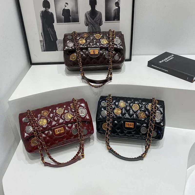 New Arrival Style Quilted PU Shoulder Women Light Emblem Chain Lock Underarm Crossbody Bag