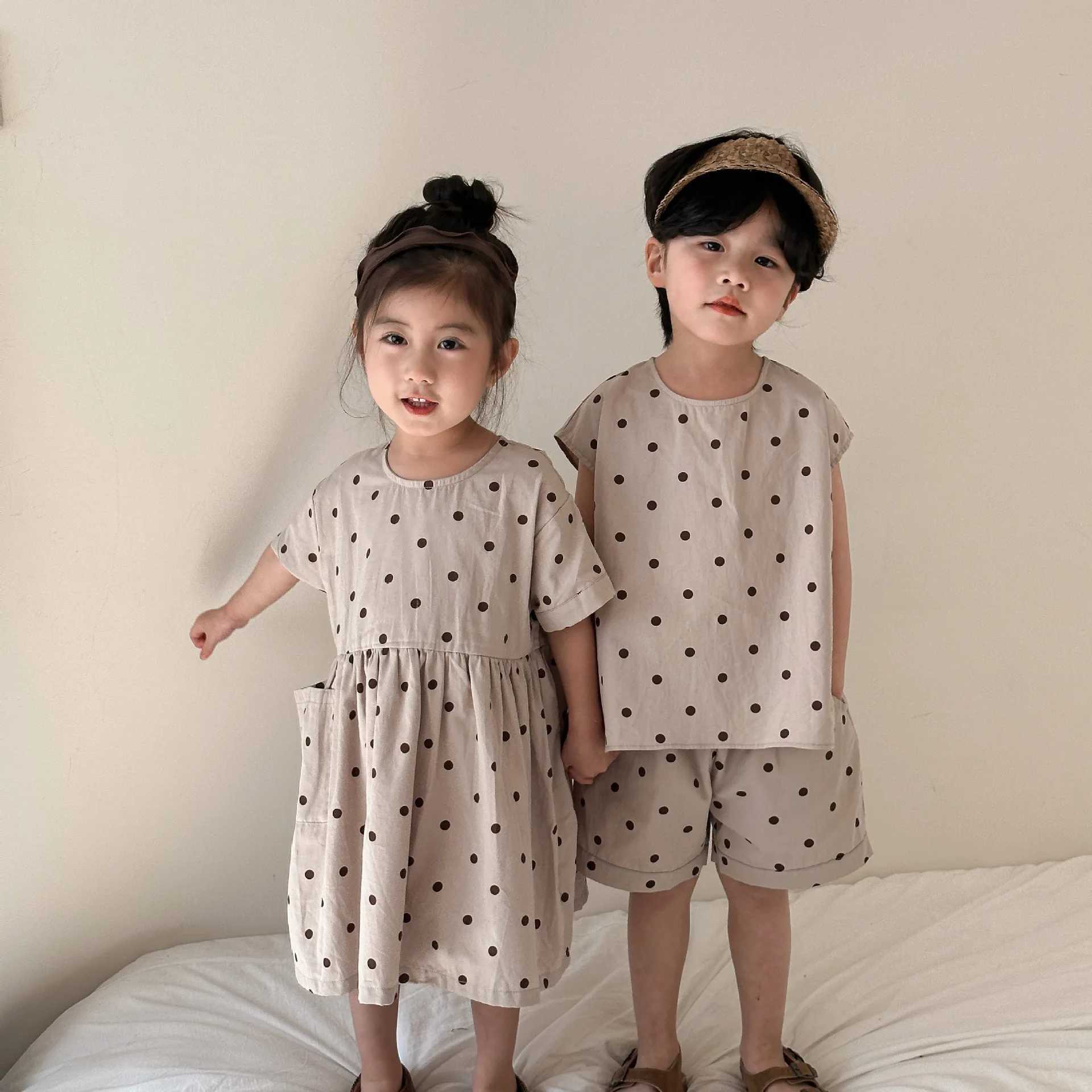 Summer 2024 New Childrens Short Sleeve Set Toddler Boys Top Shorts Loose Childrens Girls Pocket Monster Point Dress Brother sisters Set S2548