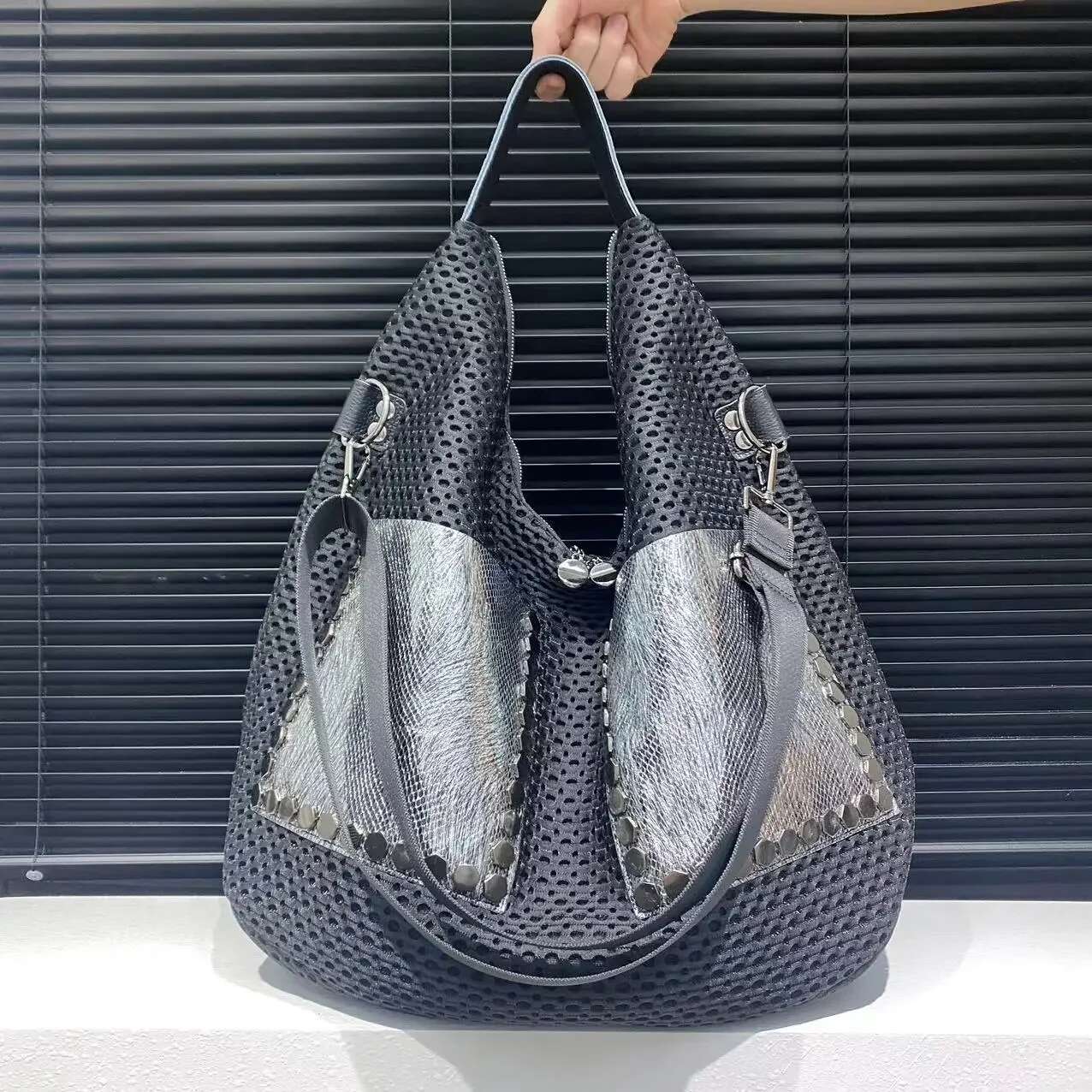 Women's Fashionable Retro Mesh Patchwork Cowhide Tote With Large Capacity Single Shoulder Crossbody Carrying Bag