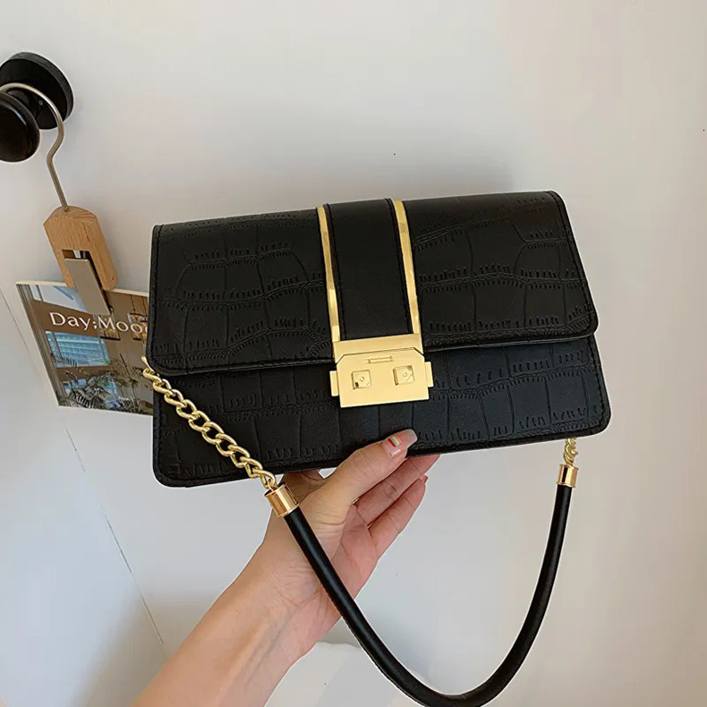 Luxury Brand Designer 2025 Summer New Minimalist Commuter Vintage Women's Underarm Valentine's Day Limited Chain Small Square Bag