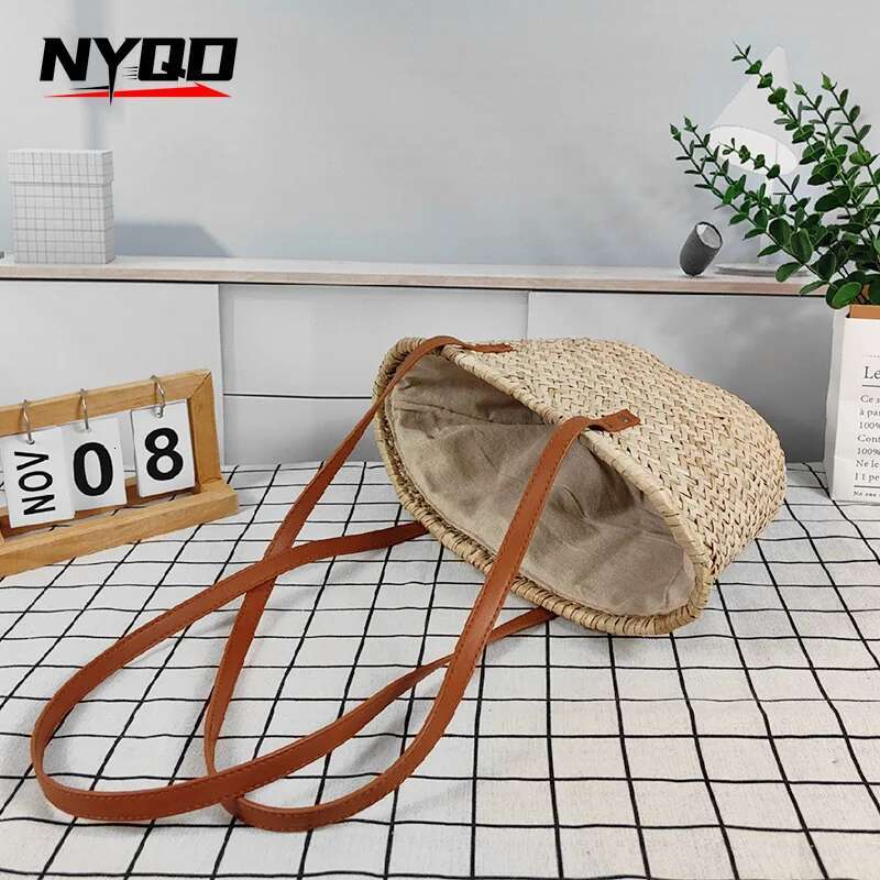 Women Casual Designer Weaving Large Capacity Diagonal Shoulder Crossbody Ladies Rattan Beach Vacation Package Straw Tote Bag