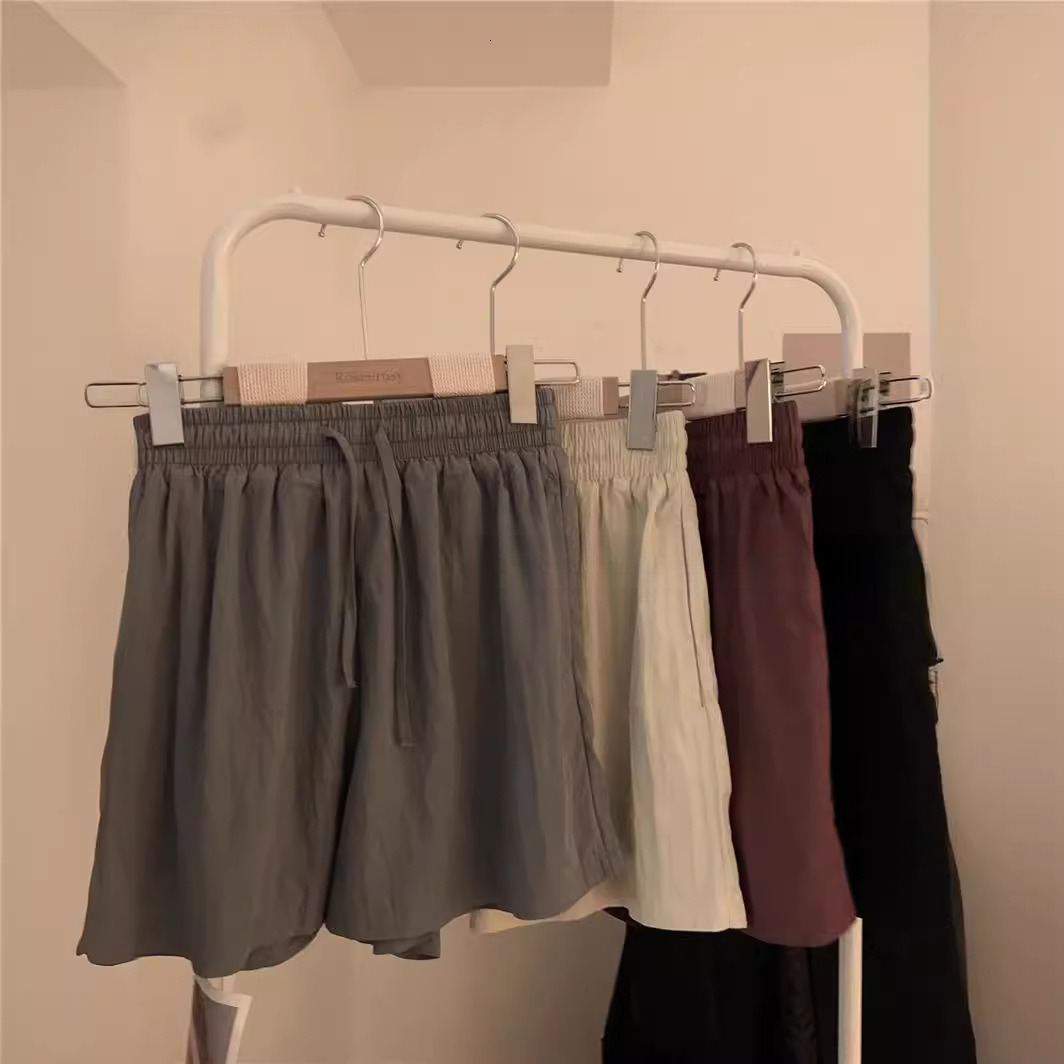 2025S Designer Shorts For Women Jinmian Ice Silk Quick Drying Texture Shorts Women S Summer Thin Loose Elastic Folded Cool Wide Leg Pants Beach Pants
