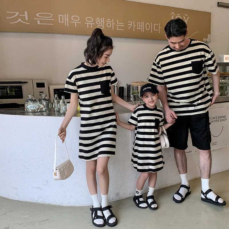Dad Mom and Child Match Clothes for Whole Home Decoration Mom and Daughter Striped Dresses Father Son Equal T-shirt Set S2548