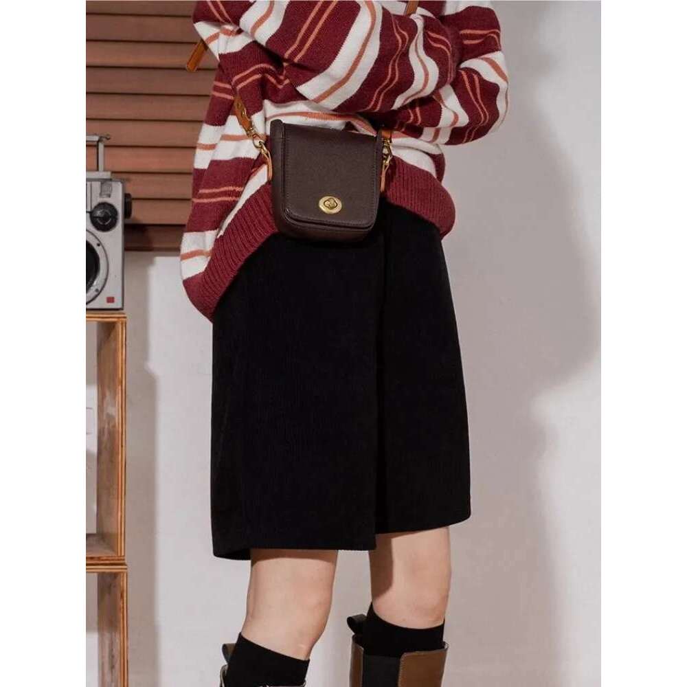 Retro Corduroy For Women In Autumn And Winter, Simple Straight Leg High Waist Slimming Striped Veet Shorts