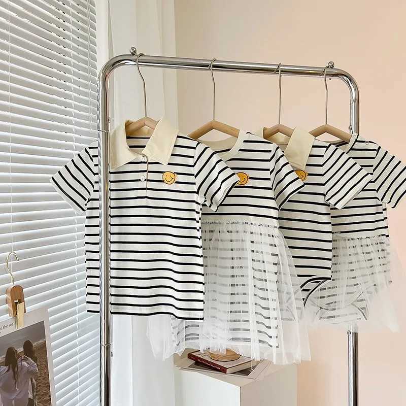 Family Matching Set Short Sleeve Baby Girl Boy Tight Shirt Striped Mom Dad Son Daughter Parents Child Pulling T-shirt H1212 S2548