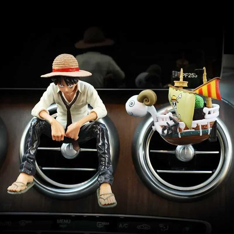 Lovely one-piece car air outlet perfume decoration Luffy Zoro action diagram decoration car interior X250409