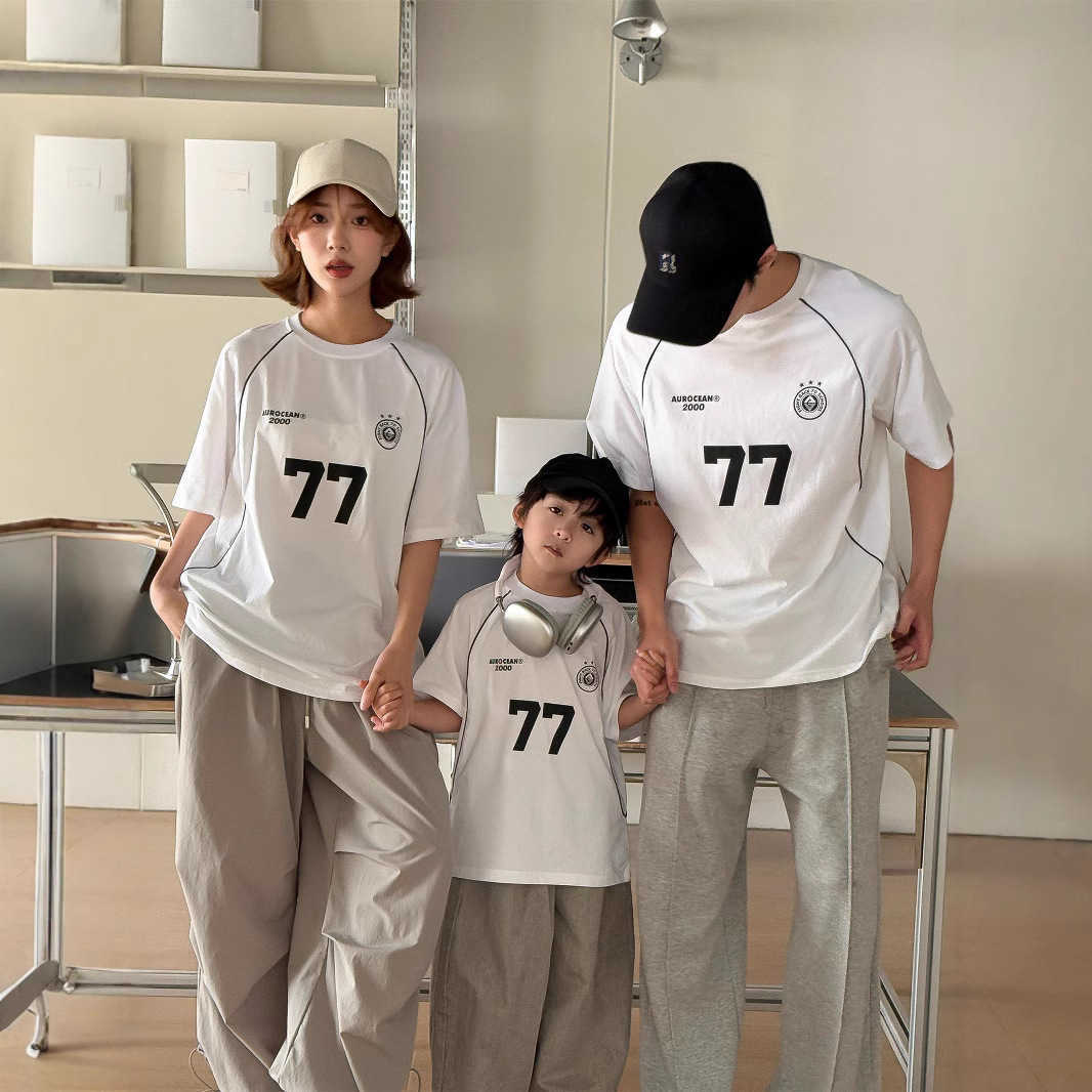 Summer versatile Korean version loose fitting childrens boy and girl color blocked striped digital parent-child family outfit short sleeved S2548