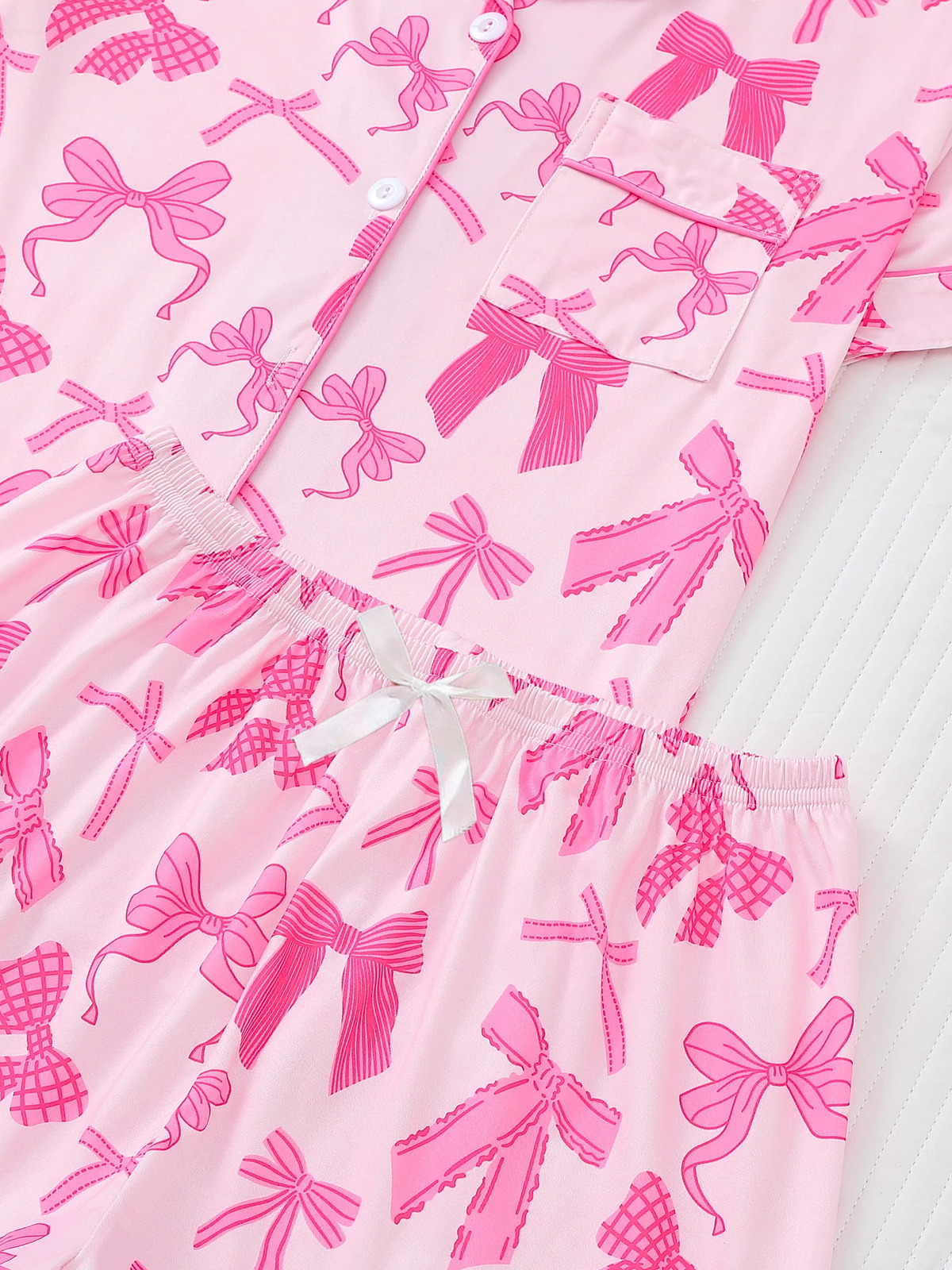 Cute butterfly patterned pajama set suitable for women comfortable short sleeved top with collar and loose street shorts 250409