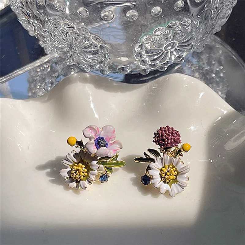Sweet Cute Flowers Daisy Earrings for Women Simple Jewelry Accessories Korean Fashion Summer Chrysanthemum Stud Earrings Party Z250408