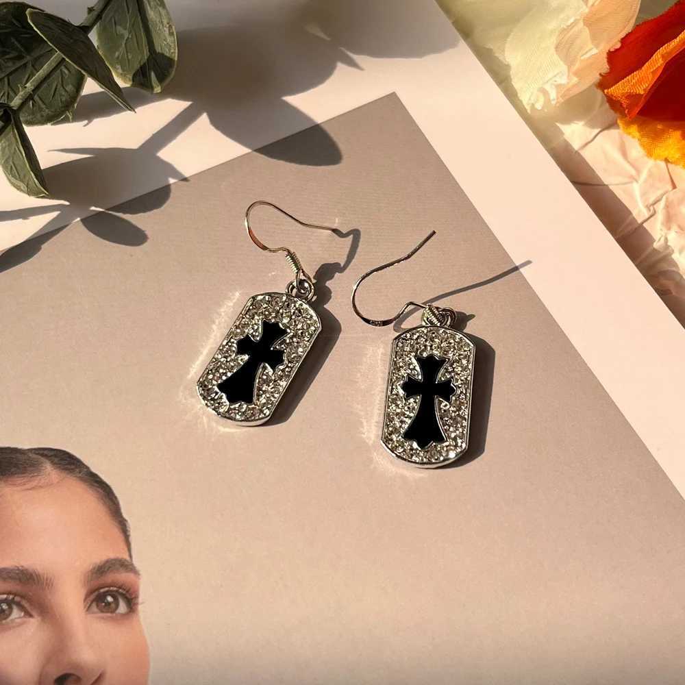 Hot earrings S925 silver needle set diamond cross earrings Japanese and South Korean wind network red temperament ear buckle tre Z250408