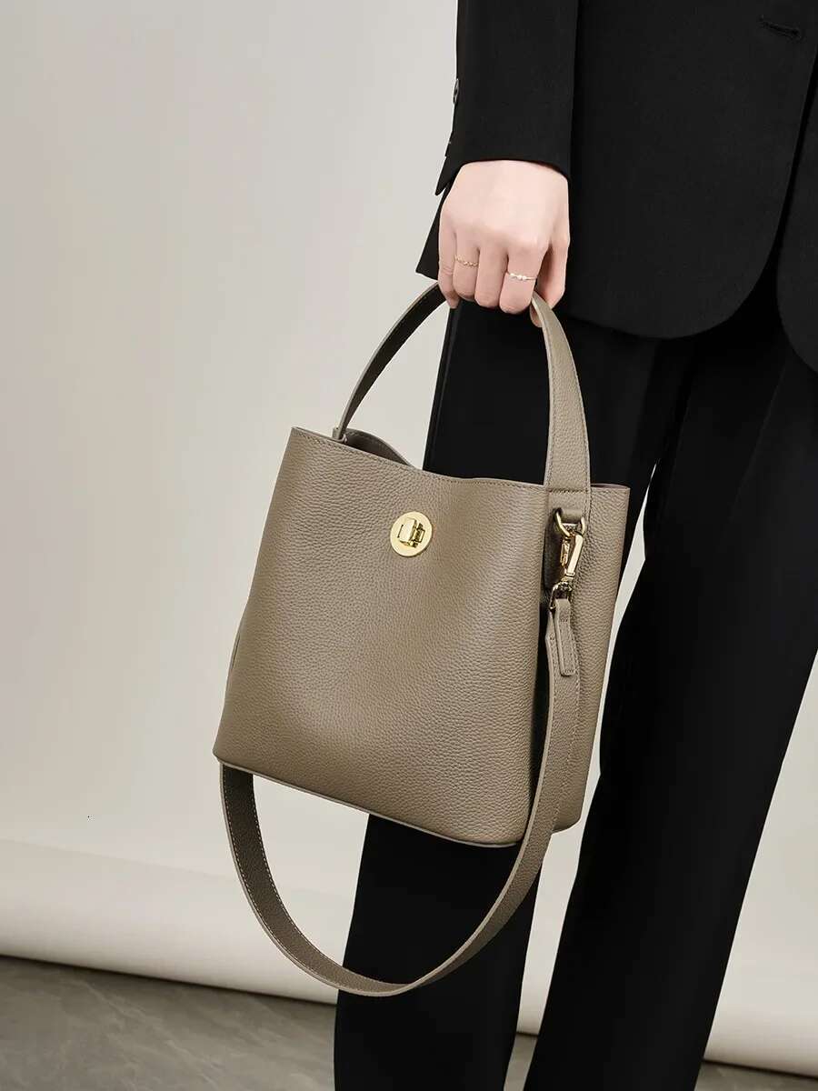 2025 New Bucket Genuine Leather Women's Single Shoulder Crossbody Bag, Large Capacity Handbag, Cowhide