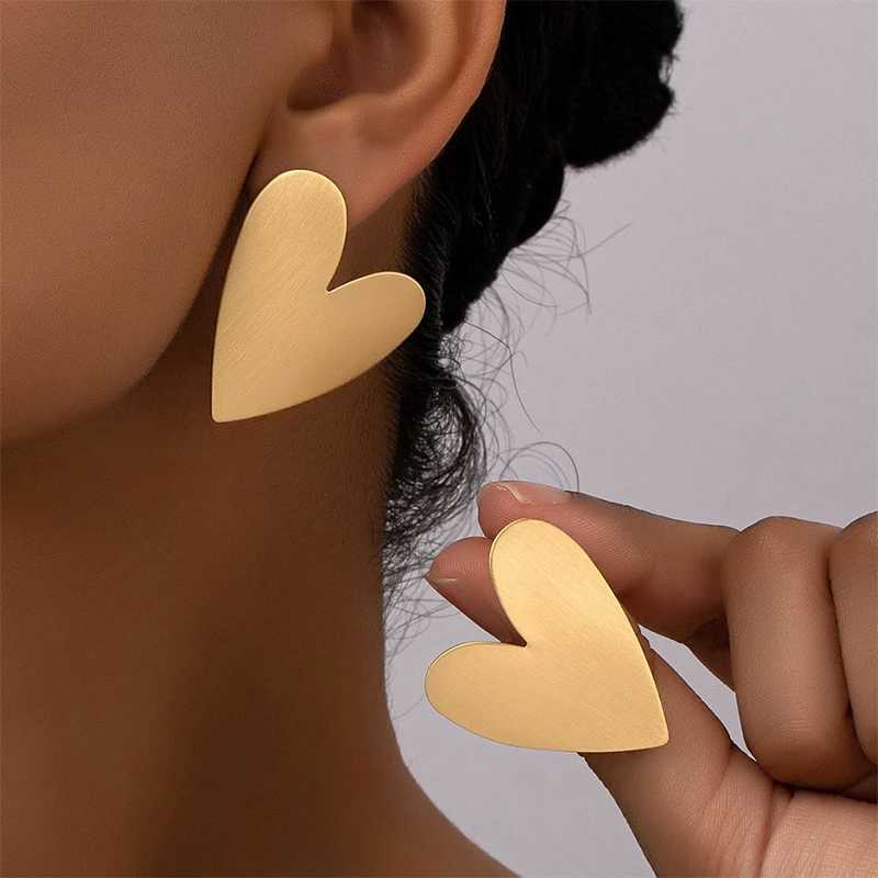 Large Metal Heart Post Earrings For Women Classic New Styles Fashion Jewelry Party Accessories Love Design Wholesale Gifts C1599 Z250408