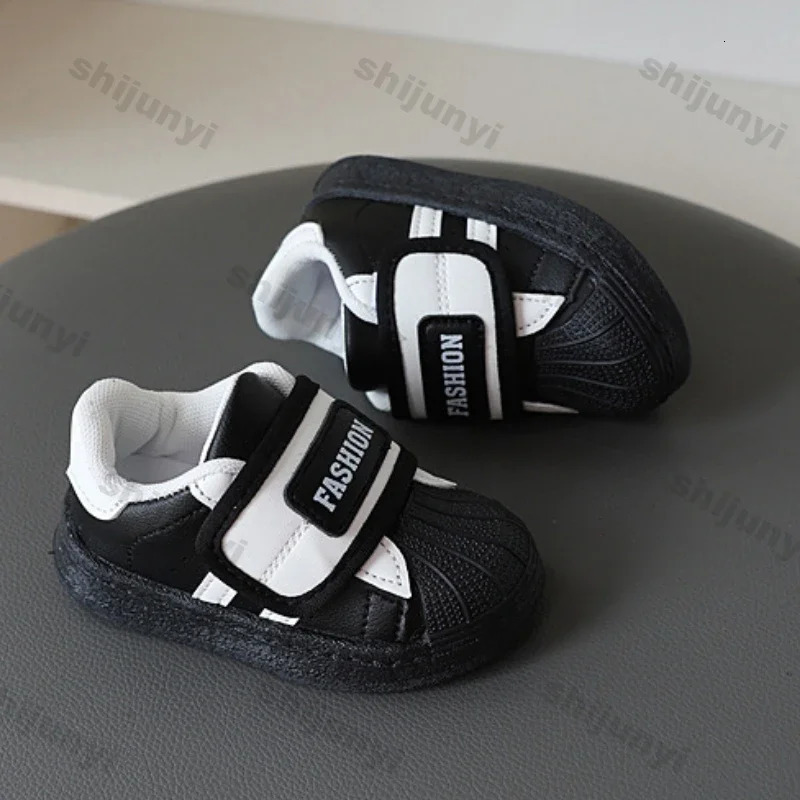 Baby casual leather sports shoes childrens soft sole anti slip and lightweight baby shoes girls and boys first spring walking shoes 250409