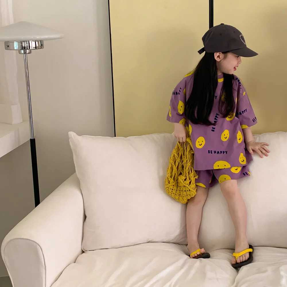2017 Summer Casual Childrens Clothing Set Boys Simple Printed T-shirt Smiling Face T-shirt Loose Cotton Shorts Girls Soft Set S2548