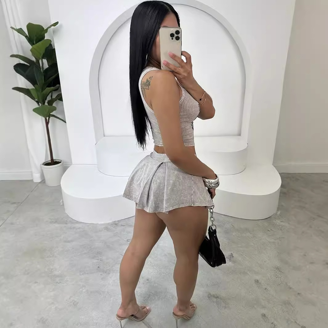 2025S Designer Women S Set Summer New Letter Groove Strip Tight Fitting Spicy Girl Vest Top Pleated Short Skirt Set