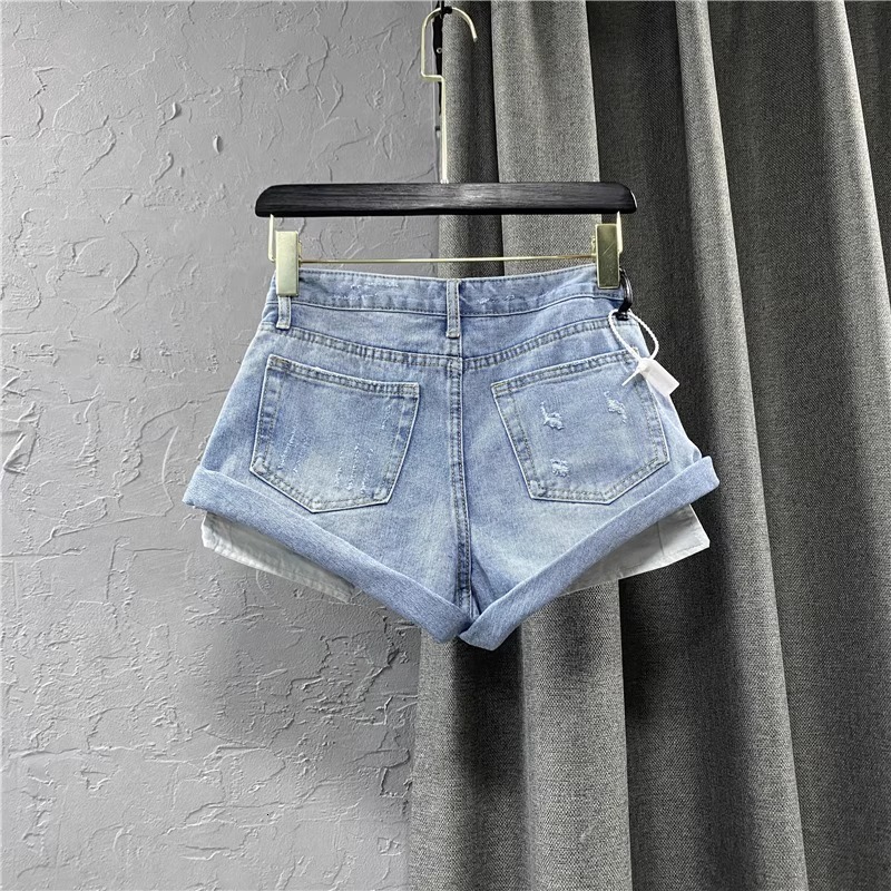 2025S Designer Shorts For Women Light Blue Low Waisted Denim Shorts With A Spicy Girl Style A Line Style Summer Outfit New Ultra Short Hot Pants Trend
