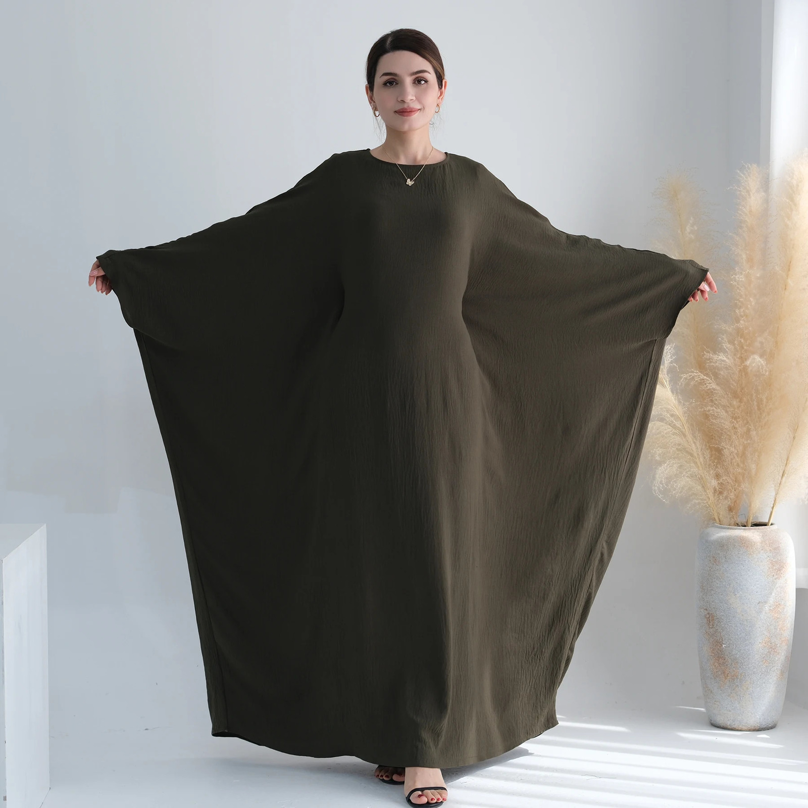 plus size Abaya batwing sleeves Dubai breathable polyester thin traditional Muslim clothing 250409