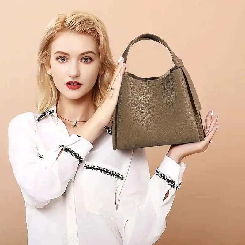 Genuine Leather Ladies Versatile Fashion Large Capacity Handbag New Cowhide High-Grade Vegetable Basket Crossbody Bucket Bag