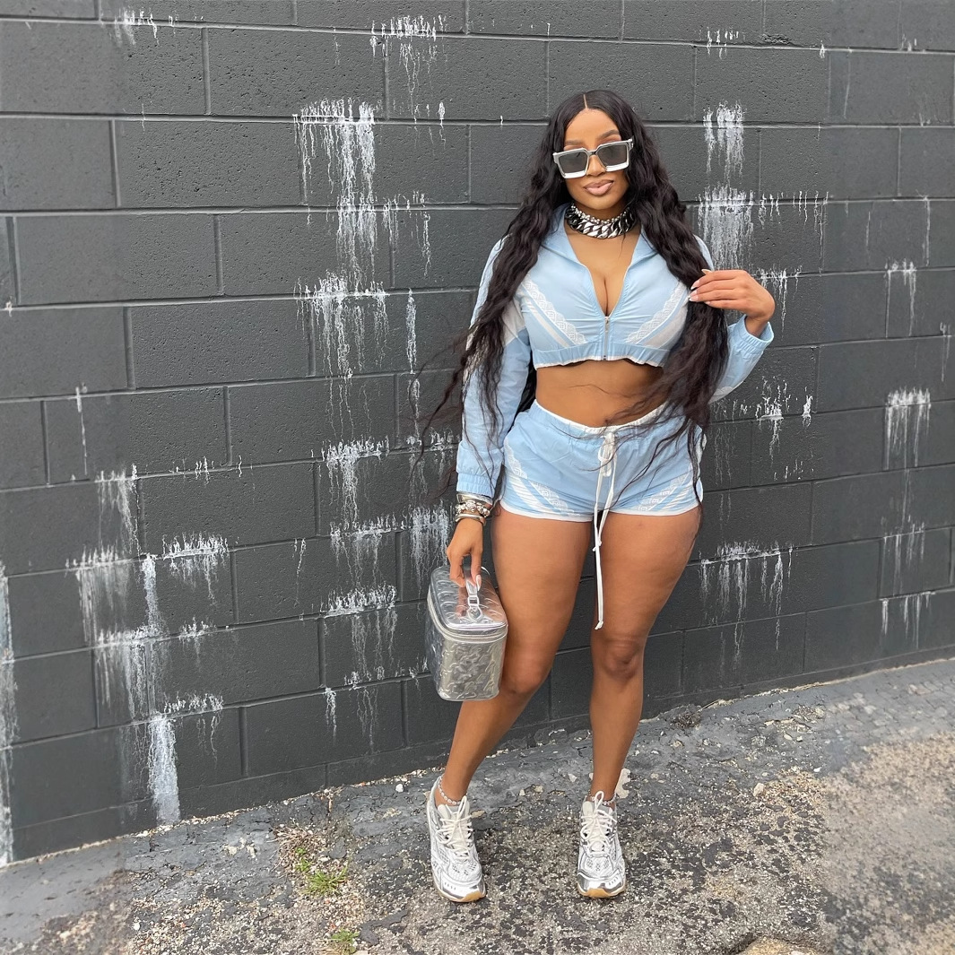 2025S Designer Women s Set Summer Sports Style Solid Color Open Umbilical Zipper Long Sleeve Top with Strap Up Waist Shorts Set