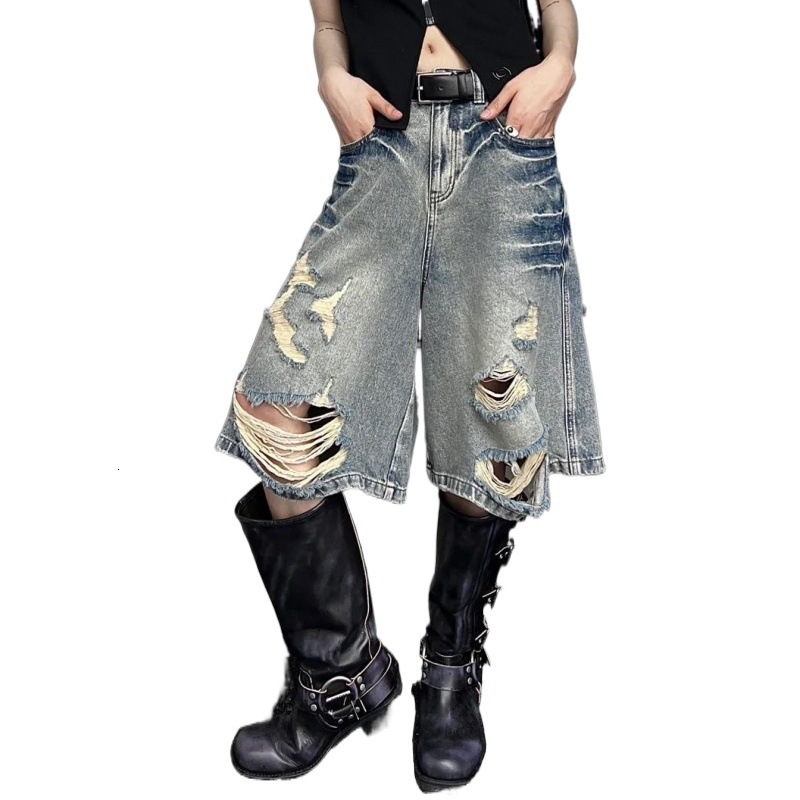 2025S Women s Designer Shorts Washed And Ripped Denim Shorts Hip hop High Street Straight Leg Loose Fit Wide Leg Five Quarter Pants Fashionable Hot Pa