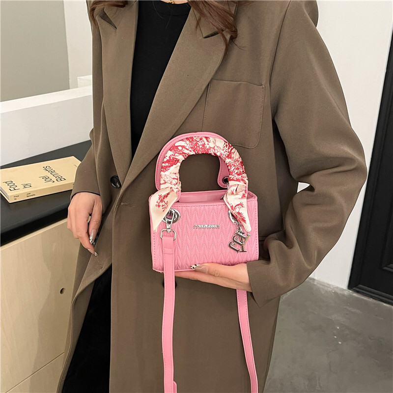 2025 Lingge hot Embroidered Thread Women's Spring/summer New Fashion Single Shoulder Slant Handbag Wallet Outdoor Designer Bag
