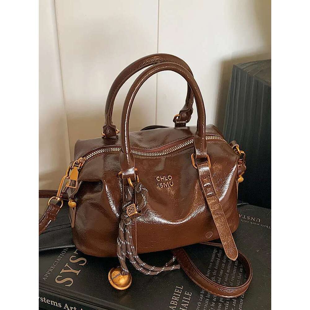 High-End Designer Handbags Women's 2025 New Winter Popular All-Match Retro Texture One-Shoulder Messenger Bag Trend
