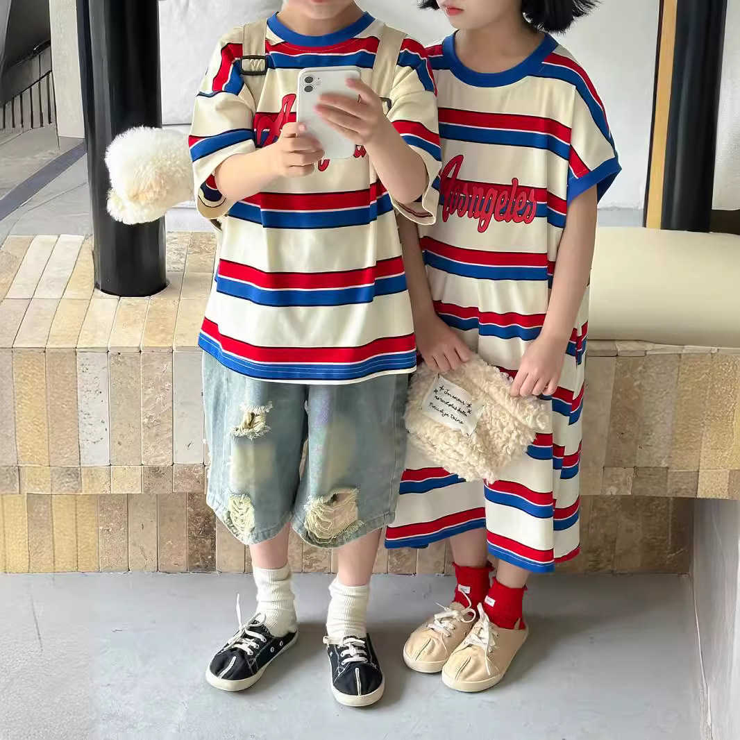 Childrens Brother and Sister Dress Summer 2024 New Boys Colorful Striped Short Sleeve Girls Medium to Long T-shirt Skirt Brother and Sister Dress S254