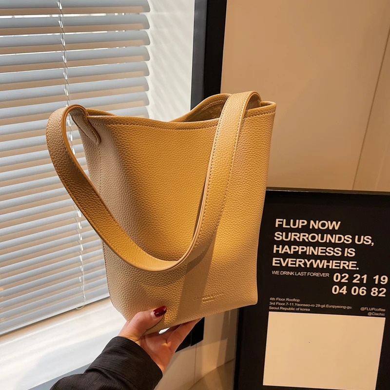 Simple Fashion Solid Bucket Shoulder Bags Large Capacity Versatile Sense of Handbags for Women High Quality Classic 250408
