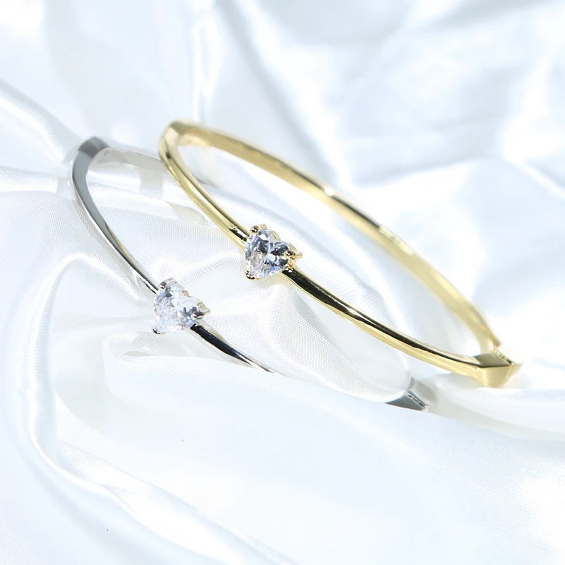 Summer Accessories 58-60mm Heart White Stones CZ Bangles for Women with 2 Colors of Gold and Platinum Plated Fashion Jewelry 250408