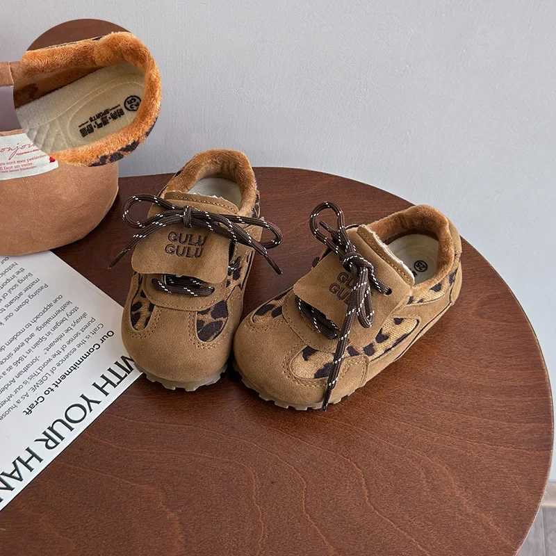 Fashion girls winter new childrens shoes soft soled girls leopard print casual shoes anti slip childrens cotton shoes X250409