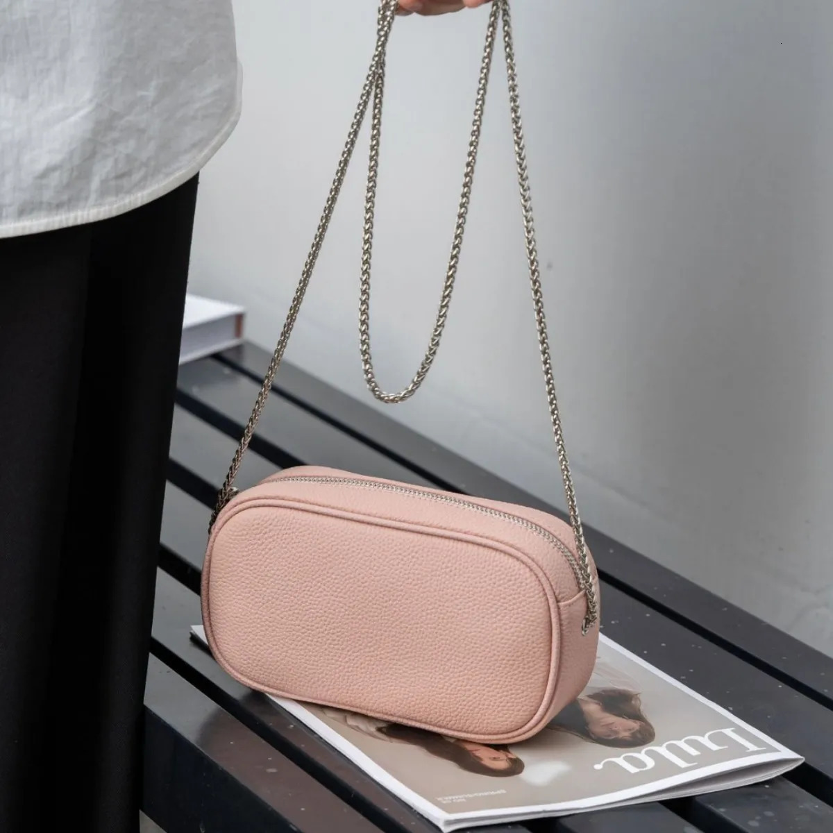 Home>Products>Cowboy Leather Womens Cross Shoulder Bag>Womens Short Sleeve Lightweight Zipper Bag Suitable for Mobile Phones Keys and Wallets