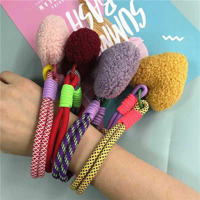 Car keychain heart-shaped plush keychain colorful lanyard bag keychain Accor fashion wrist Str leak proof pendant keychainXJ250409
