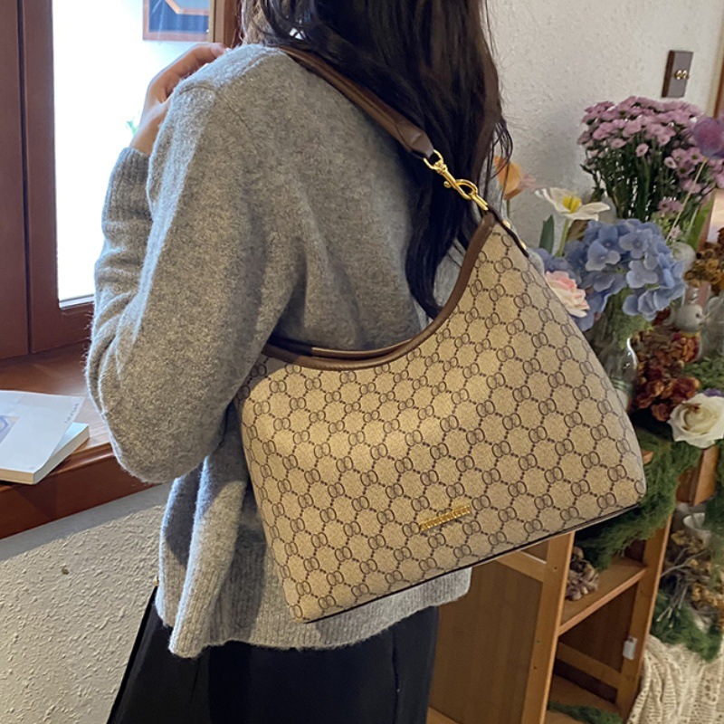 Bag Women's new single shoulder crossbody bag Fashion texture temperament commuter bag large capacity Tote bag