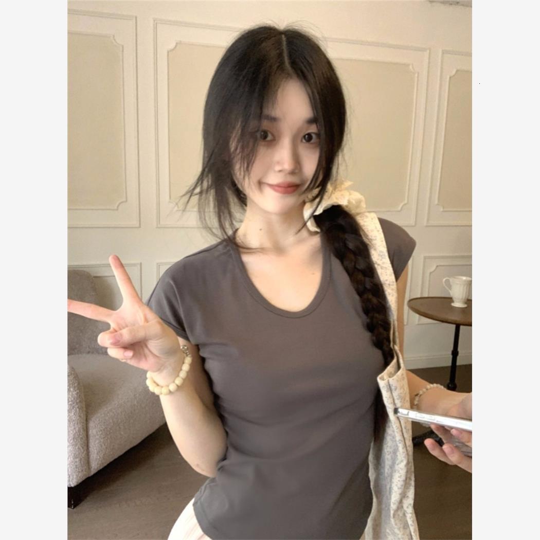 2025S Designer Women S T Shirt Design Sense V Neck Sleeved T Shirt Women S Summer New Item Irregular Short Student Slim Fit Top Ins Trend