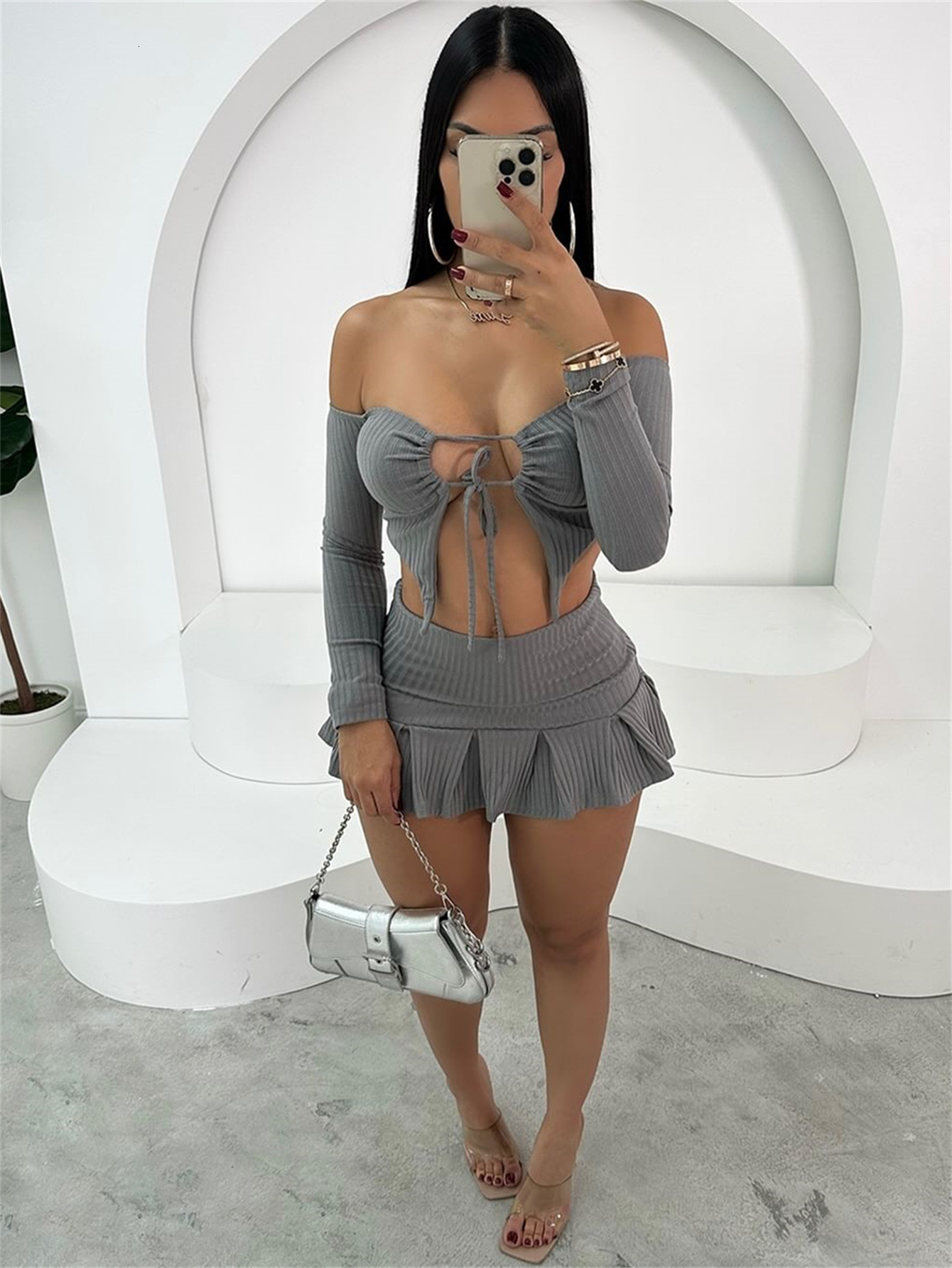 2025S Designer Women S Set Autumn New Solid Color Slim Fit Sexy Spicy Girl Style Crop Top Pleated Short Skirt Set