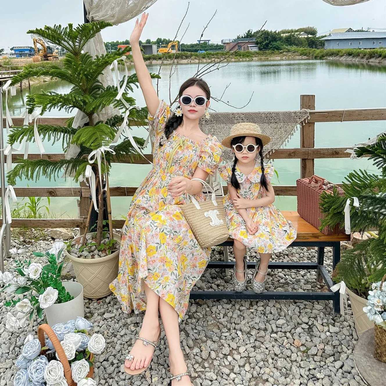 Vacation Couple Family Vacation Clothing Mom Daughter Flower Dress Holiday Dad Son Shirt Korean Brother Siamese Matching Clothing S2548