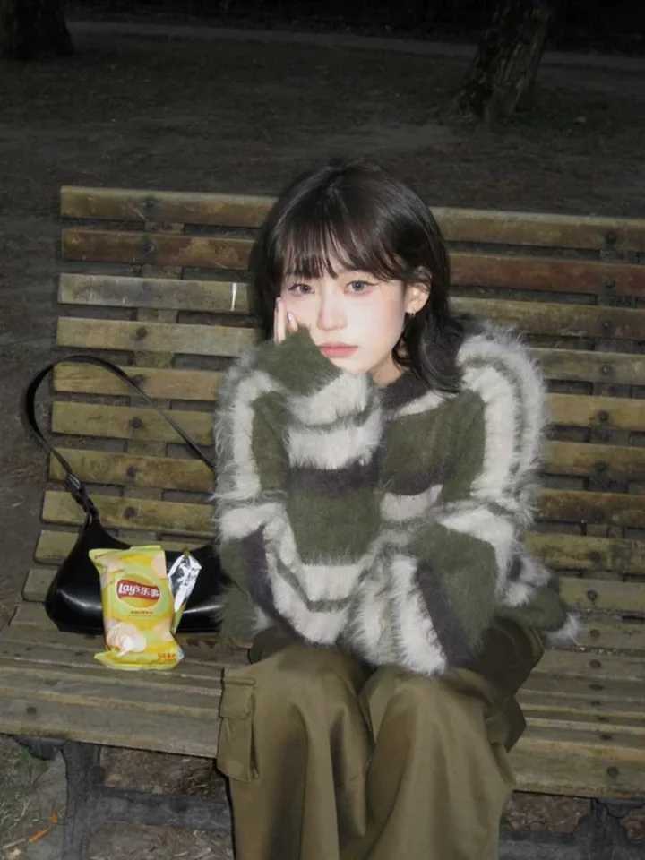 Fashion Japanese Y2K Harajuku retro striped faux mink fur thick womens sweater autumn and winter round neck pullover loose womens top Y251110