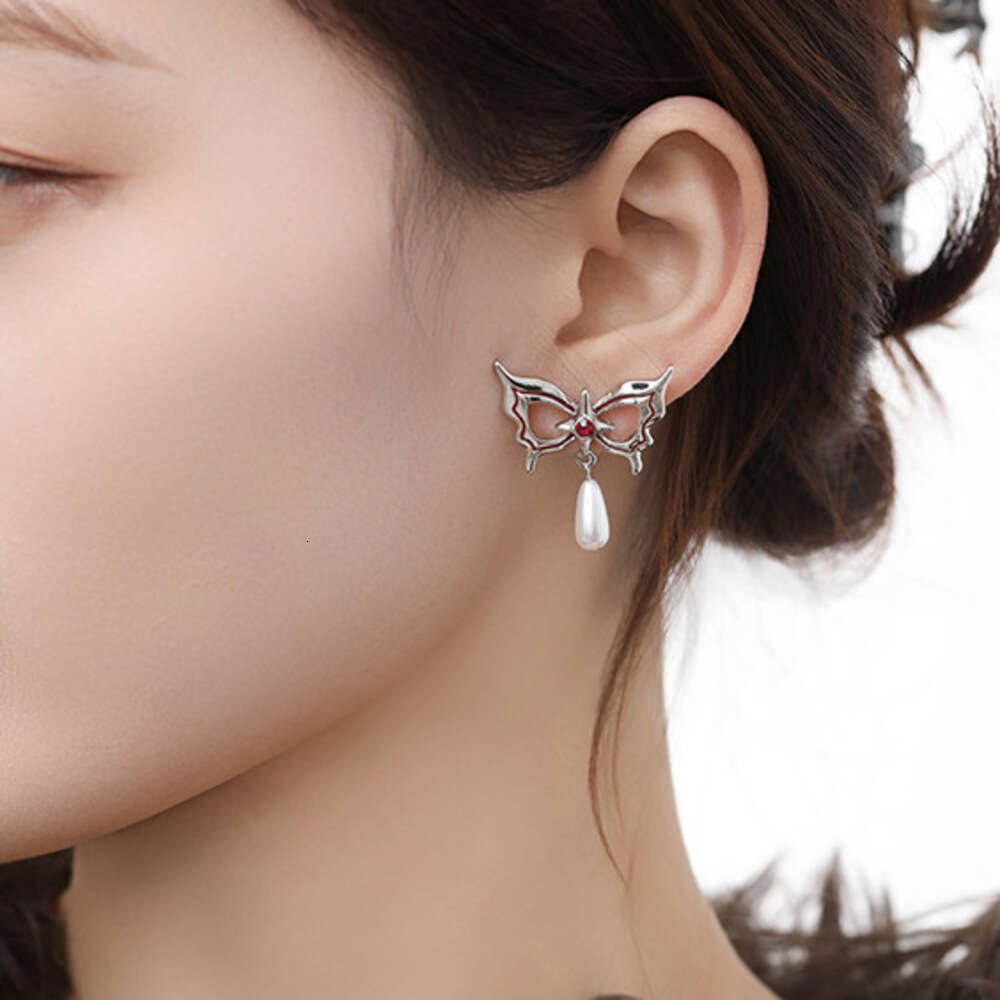 INS Light Luxury Fashion Niche High-End Butterfly Mask Pearl Women Simple 925 Silver Needle Earrings Ear Studs