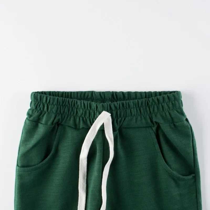 New solid color sports shorts for summer 2025 suitable for childrens clothing elastic waist shorts and cotton childrens clothing Z250410
