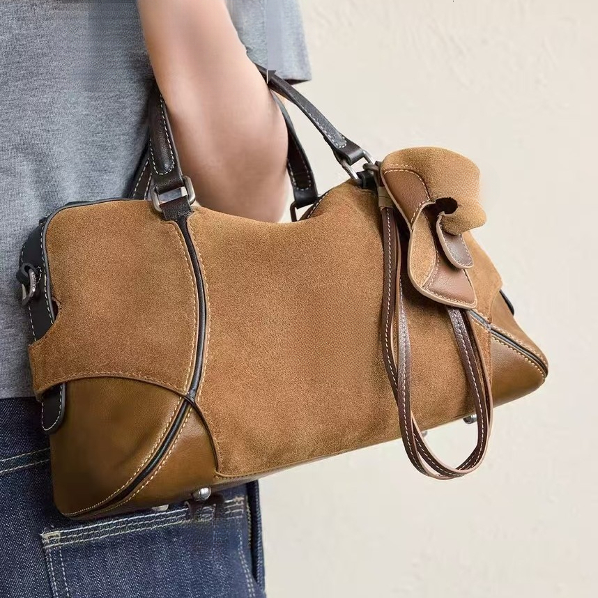 Winter New Luxury Handbag Fashion Trend Designer Bag Boston Bag New Large Capacity Commuter Bag Women's Single Shoulder Crossbody Bag