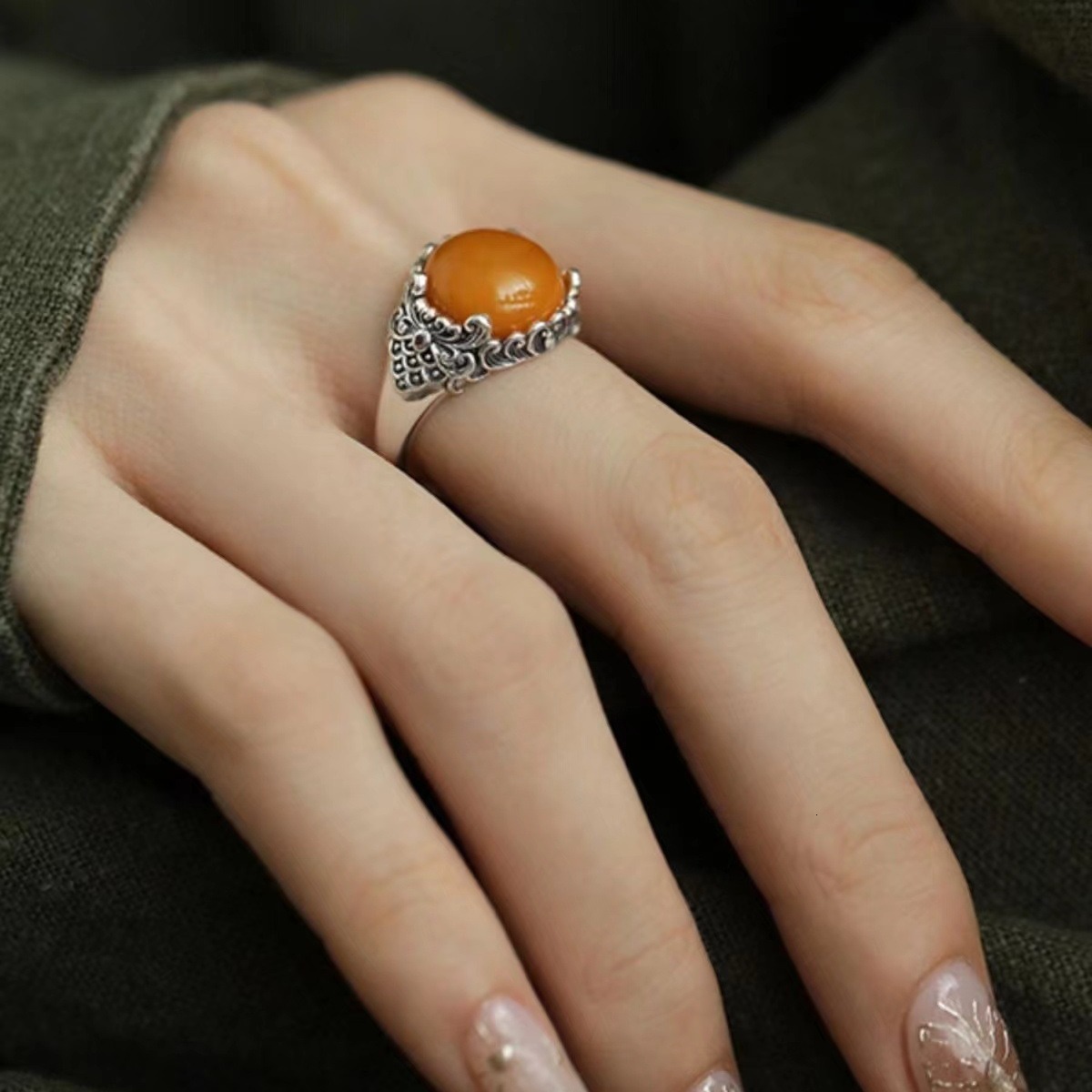 Retro Imitation Amber Women's Ring 2025 New High-end Niche Light Luxury Designer Ring Style Adjustable Index Finger Fashion Ring Girlfriend Gift