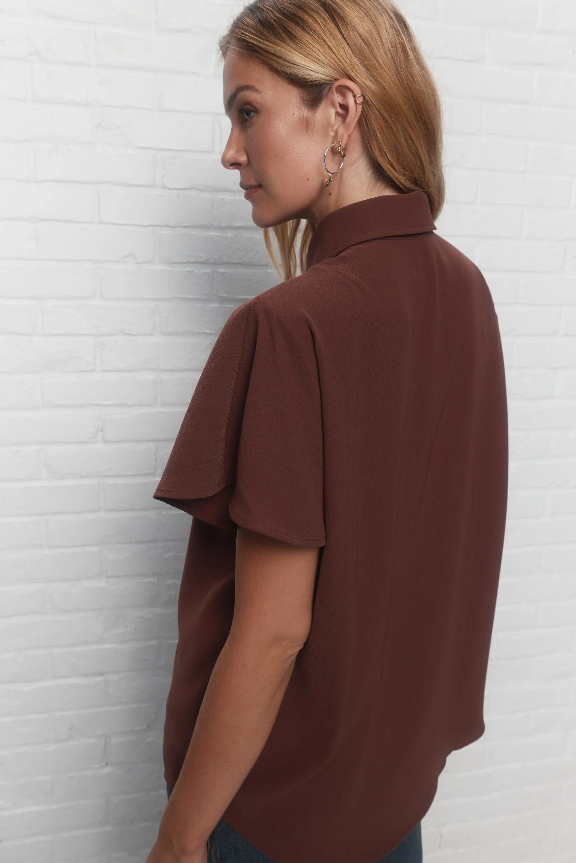 Women's Brown Oversized Collar Loose Fit Shirt, Short Sleeve Hidden Button Rounded Hem Blouse