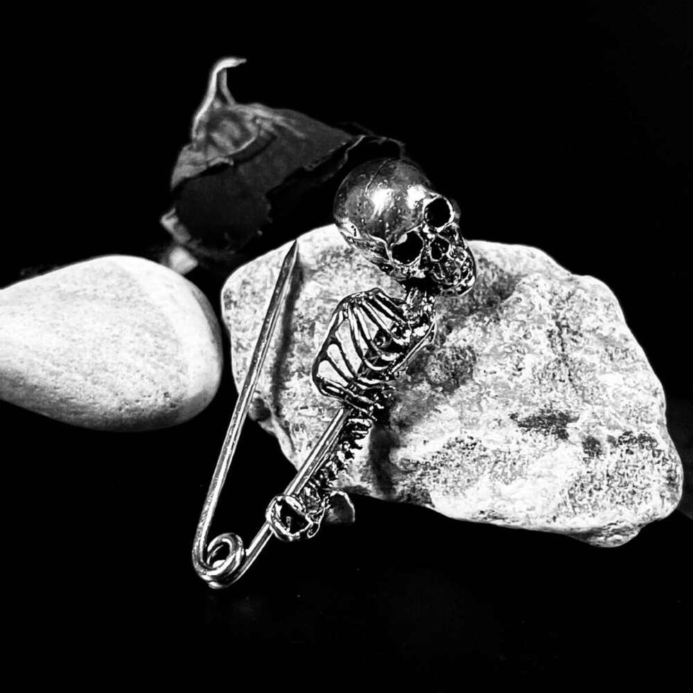 Cross-Border European and American Punk Style Halloween Vintage Skull Pin Dark Gothic Brooch Waist Cinching Clothing Accessory