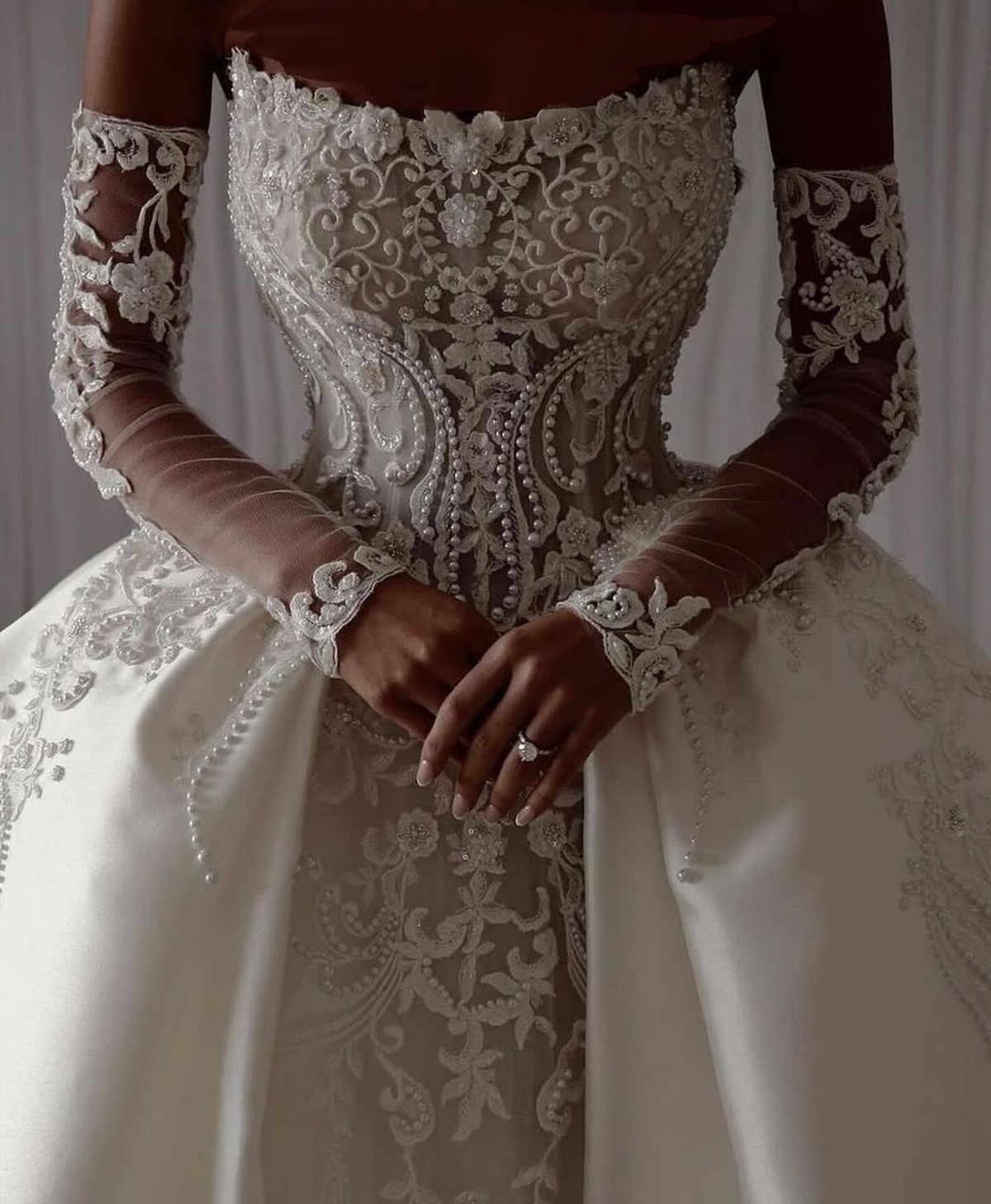 Pearl Beaded Lace Wedding Dresses A Line Strapless Satin Bridal Gowns Princess Style with Lace Gloves Custom Made Garden Castle Dresses