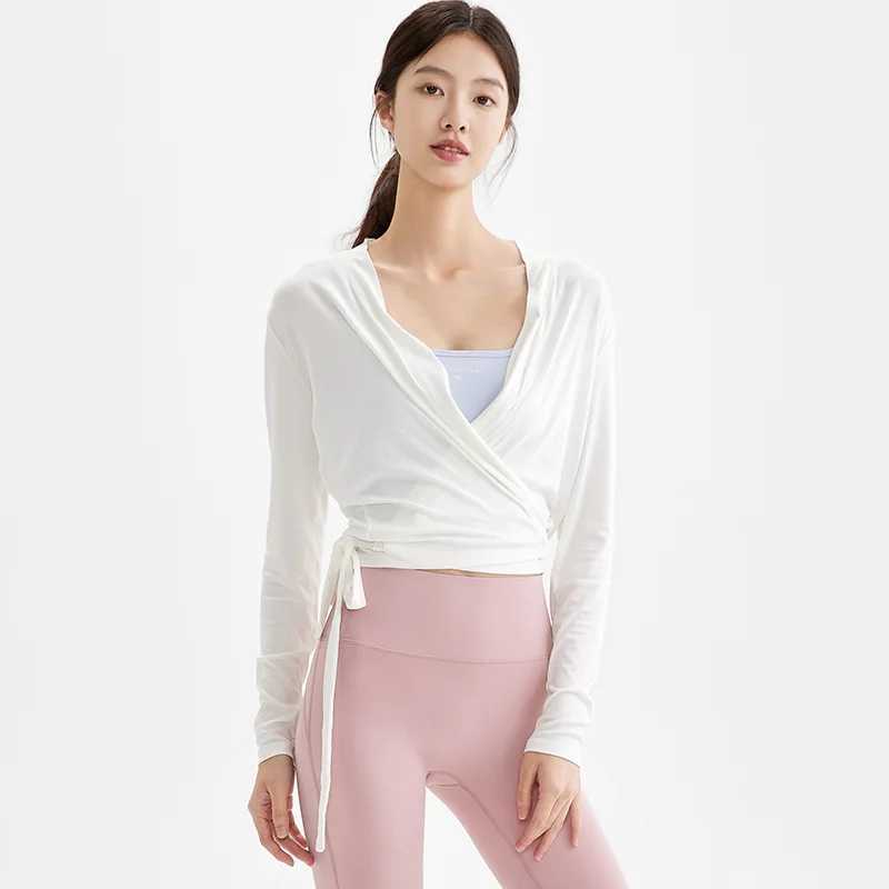 Long sleeved loose fit sports shirt for womens gym yoga fitness breathable double-layer design hem with top soft and comfortable sports jacketXJ250410