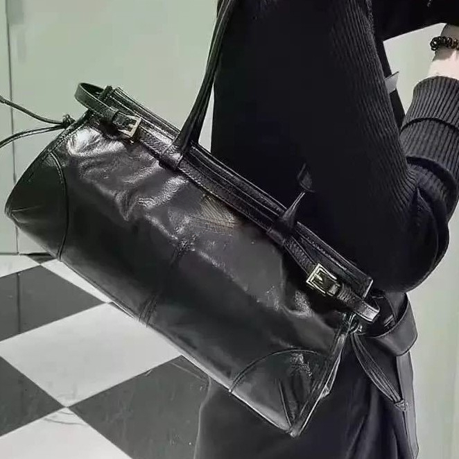 New Black Fashion Trendy Designer Bag Oil Wax Leather Exquisite Luxury Handbag Soft Leather Underarm Bag Spicy Girl Motorcycle Bag Women Shoulder Bag